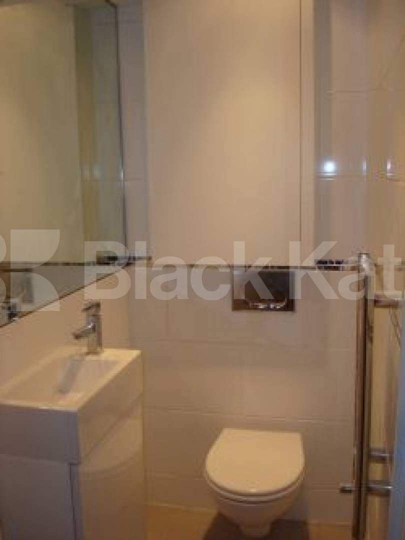 			MUST SEE !!!!!!!, 2 Bedroom, 1 bath, 1 reception House			 St Johns Way, Archway